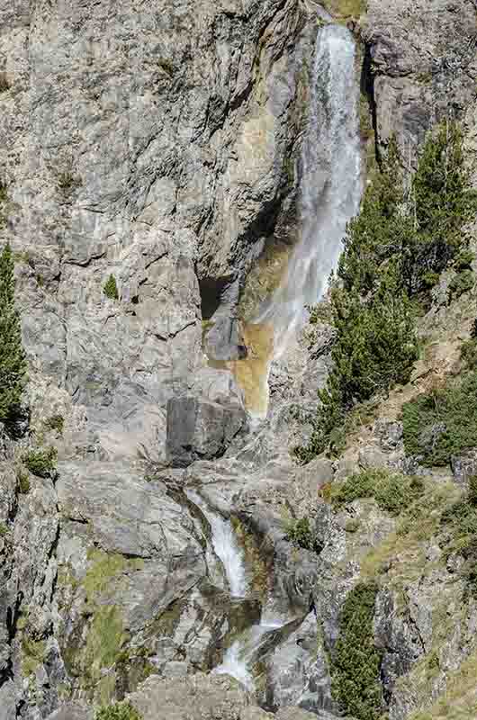 Huesca - valle de La Larri 14 - Llanos de La Larri - cascadas del barranco de La Larri.jpg